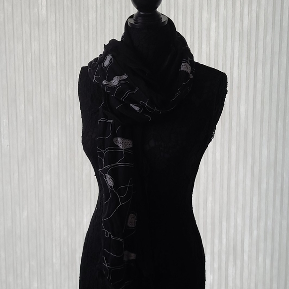 Unique Scarf/Shawl - Picture 2 of 4